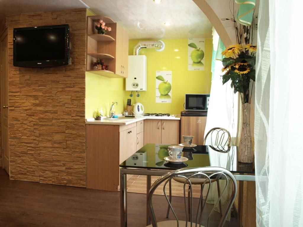 Апартаменты Квартира на проспекте Александра Поля с ромашками (Apartment on the Oleksandra Polia avenue with chamomiles) Днепр
