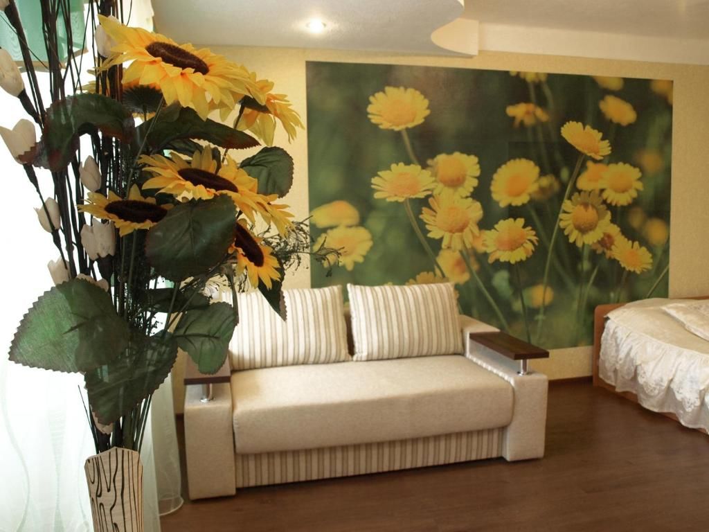 Апартаменты Квартира на проспекте Александра Поля с ромашками (Apartment on the Oleksandra Polia avenue with chamomiles) Днепр