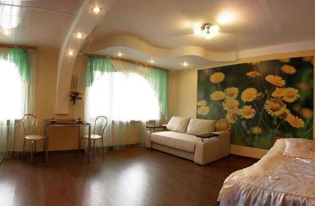 Апартаменты Квартира на проспекте Александра Поля с ромашками (Apartment on the Oleksandra Polia avenue with chamomiles) Днепр-12