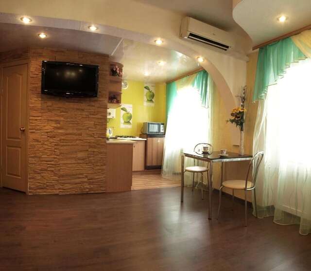 Апартаменты Квартира на проспекте Александра Поля с ромашками (Apartment on the Oleksandra Polia avenue with chamomiles) Днепр-17